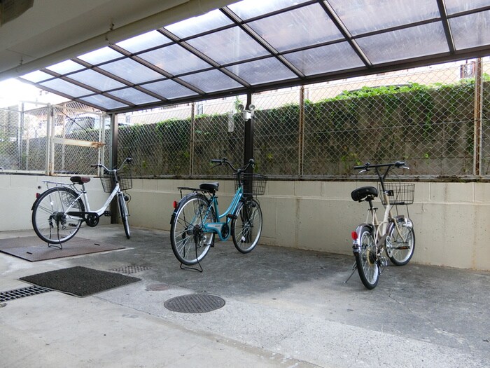物件外観写真4　(駐輪場)