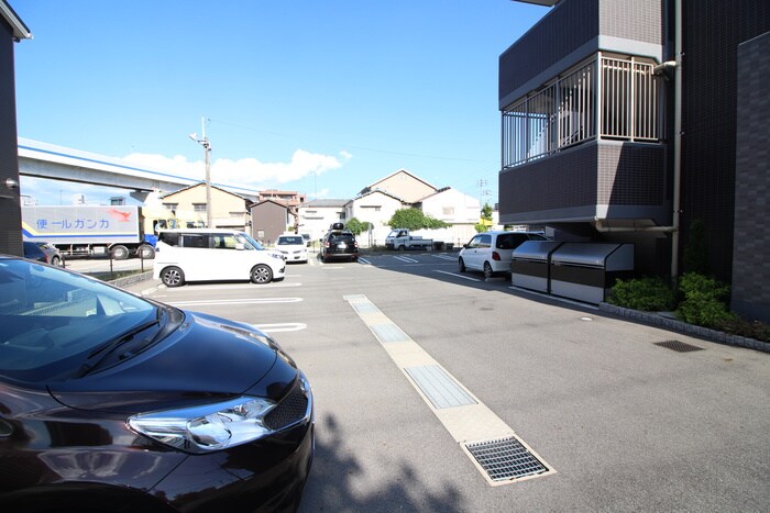 物件外観写真5　(駐車場)