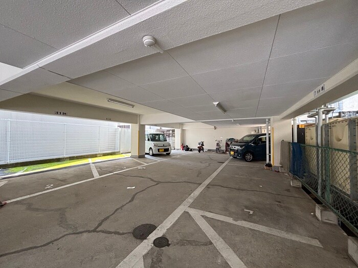 物件外観写真3　(駐車場)