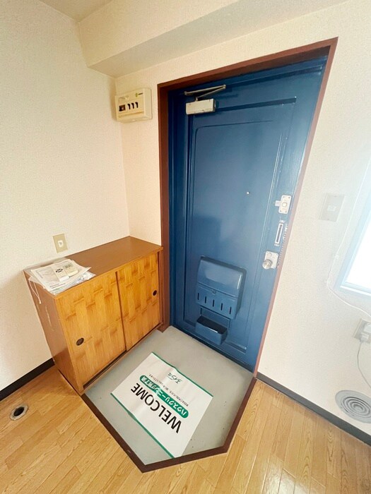 物件内観写真11　(玄関)