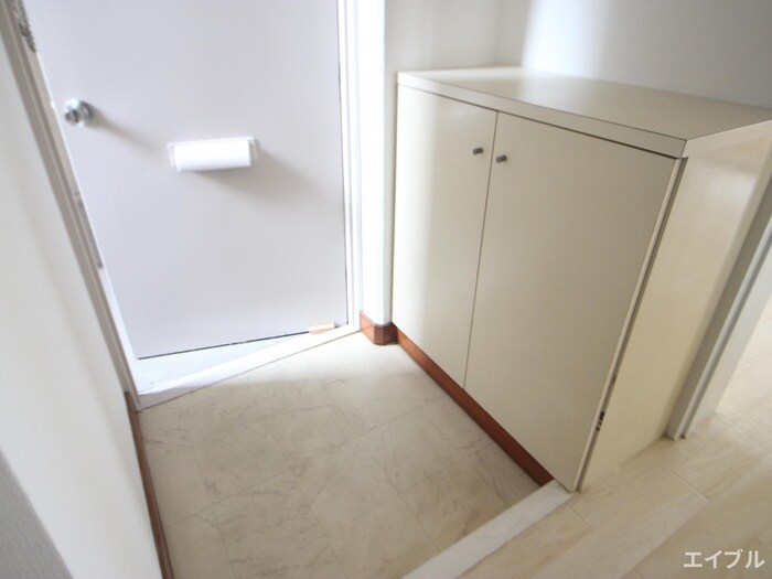 物件内観写真12　(玄関)