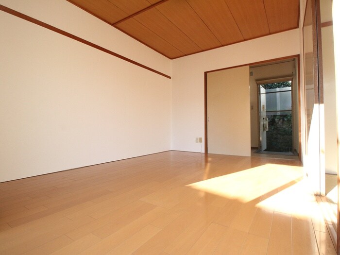 物件内観写真2　(居室)