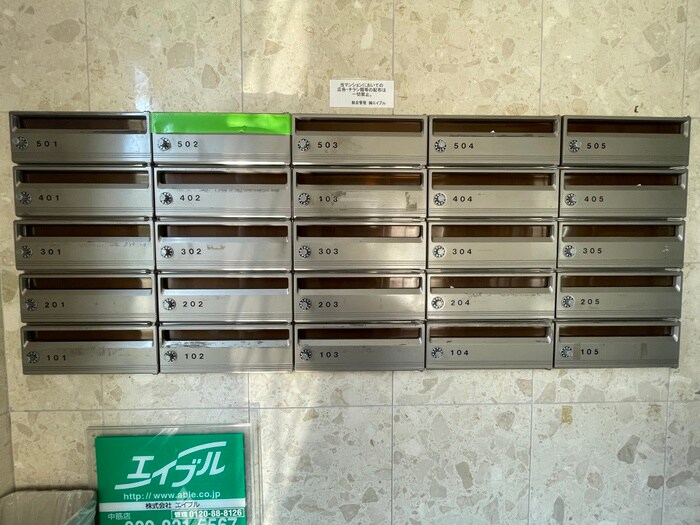 物件外観写真4　(エントランス部分)