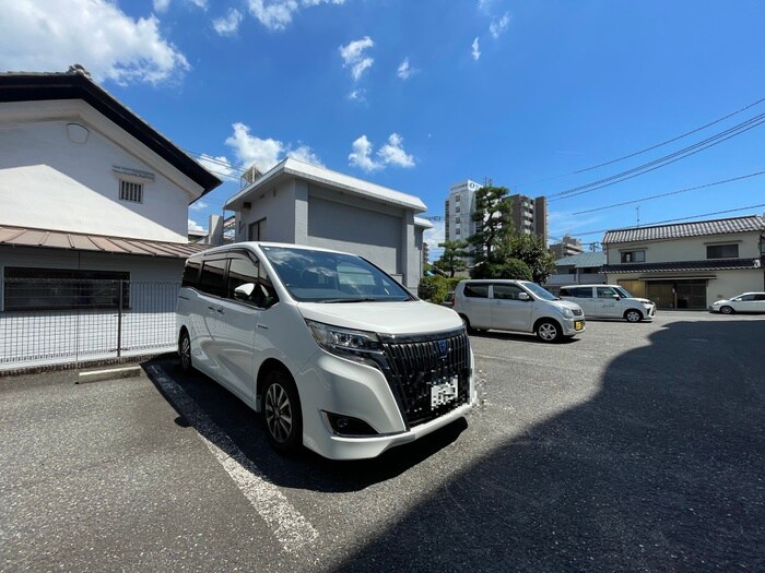 物件外観写真6　(駐車場)
