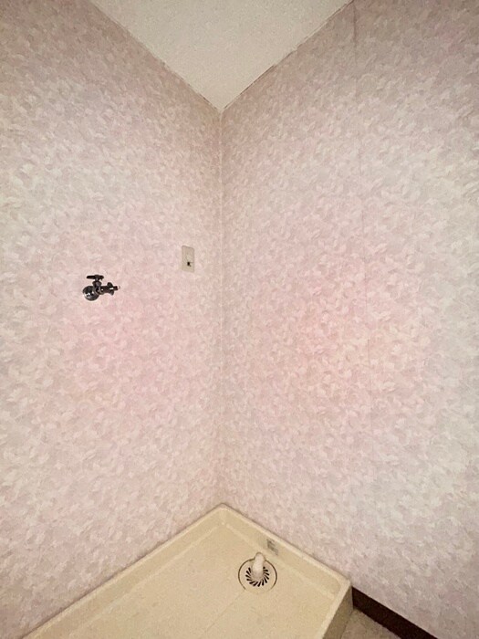 物件内観写真13　(洗濯機置場)