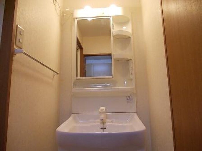 物件内観写真8　(洗面)