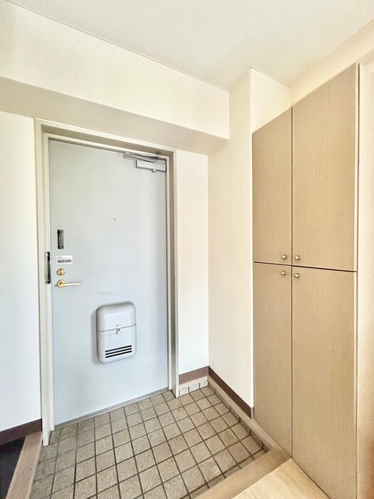 物件内観写真18　(玄関)