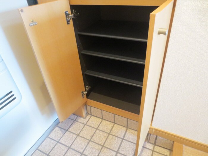 物件内観写真8　(靴箱)