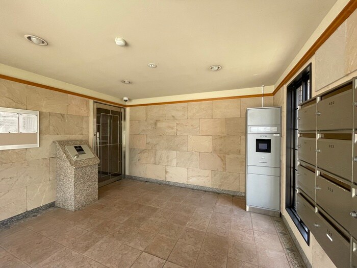 物件外観写真3　(エントランス部分)