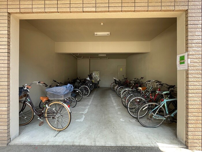 物件外観写真6　(駐輪場)
