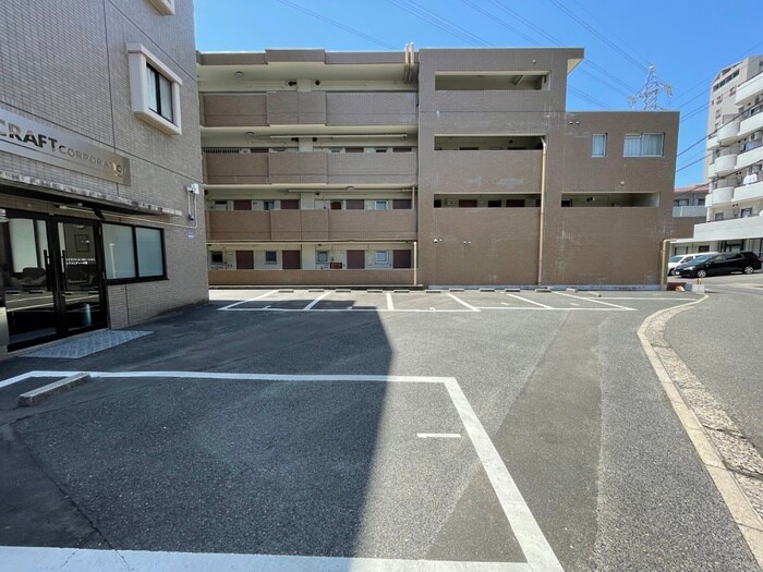 物件外観写真6　(駐車場)