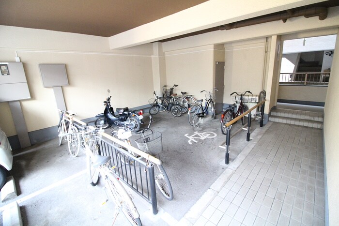 物件外観写真3　(駐輪場)