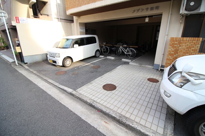 物件外観写真4　(駐車場)