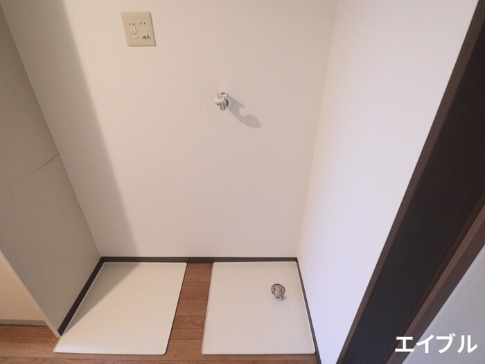 物件内観写真12　(洗濯機置場)
