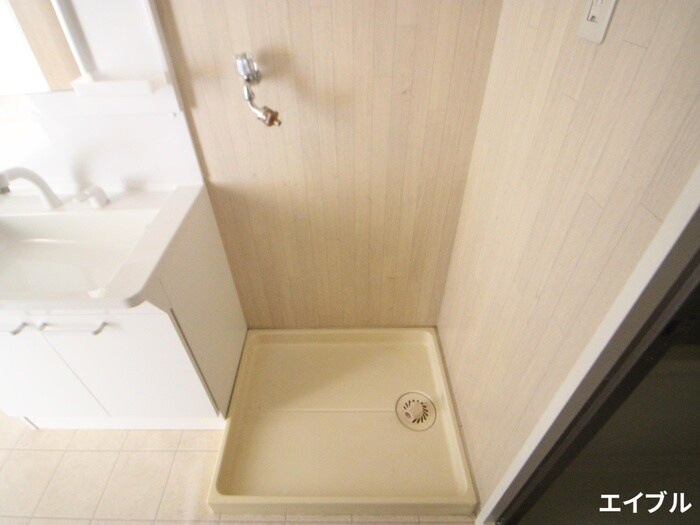 物件内観写真12　(洗濯機置場)