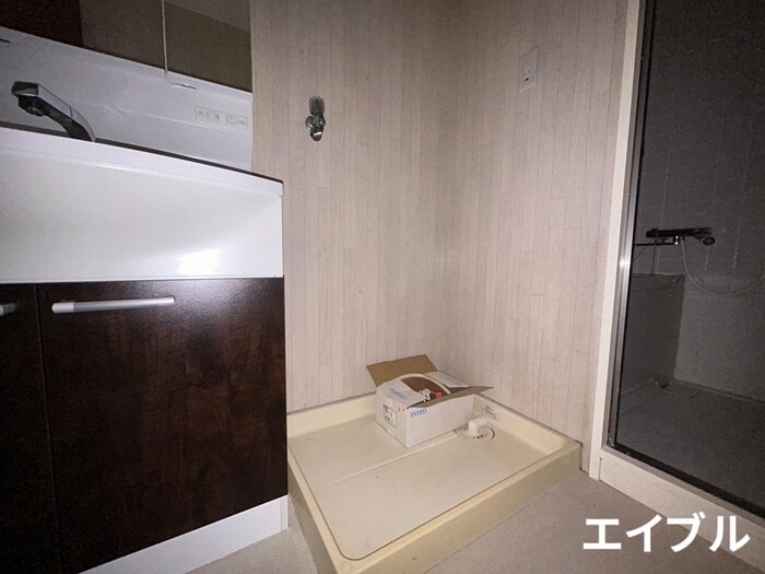 物件内観写真14　(洗濯機置場)