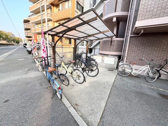 物件外観写真4　(駐輪場)