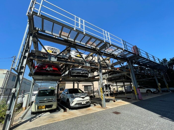 物件外観写真2　(駐車場)