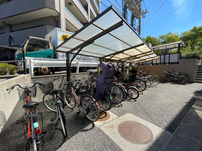 物件外観写真3　(駐輪場)