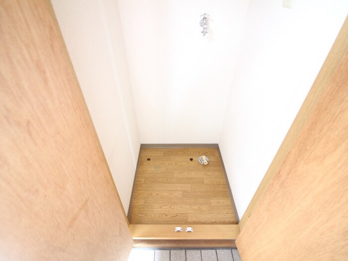 物件内観写真12　(洗濯機置場)