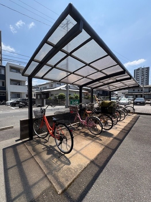 物件外観写真4　(駐輪場)