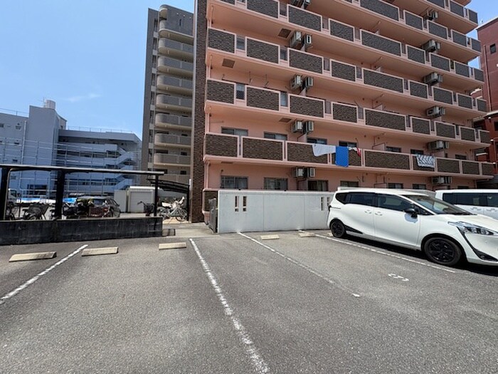 物件外観写真5　(駐車場)