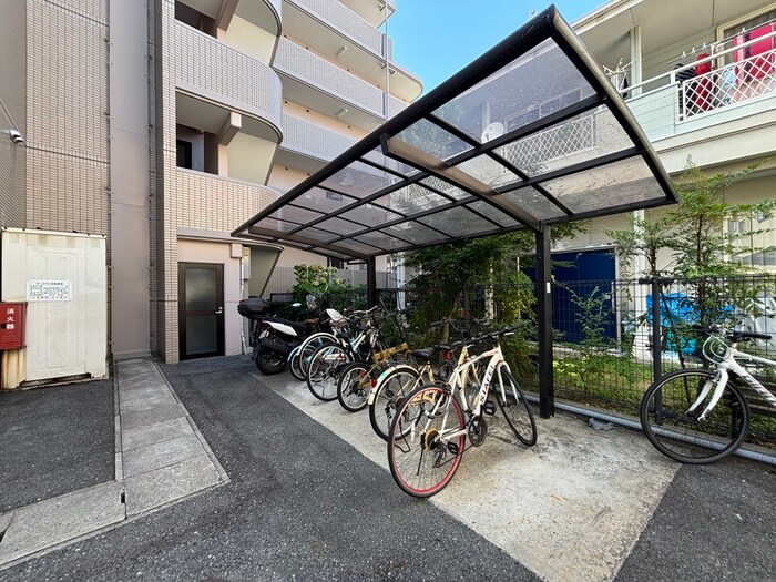 物件外観写真4　(駐輪場)
