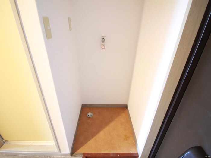 物件内観写真13　(洗濯機置場)