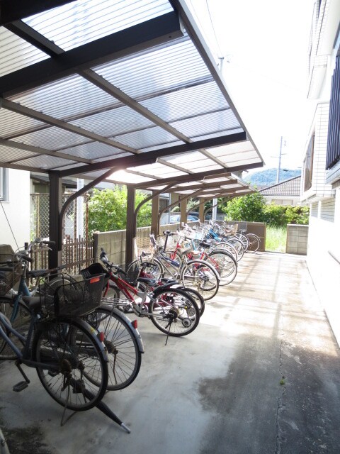 物件外観写真3　(駐輪場)