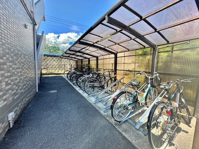 物件外観写真6　(駐輪場)