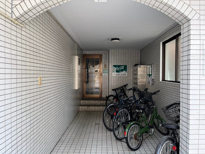 物件外観写真4　(エントランス部分)