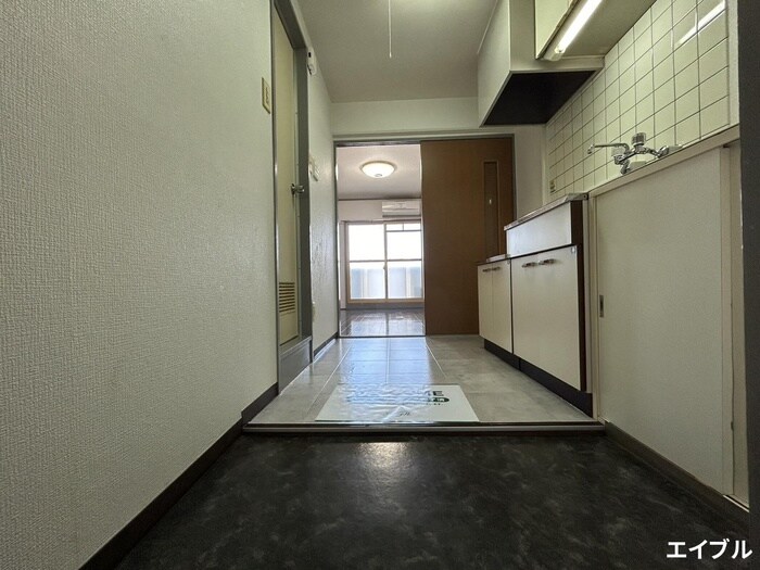 物件内観写真10　(玄関)