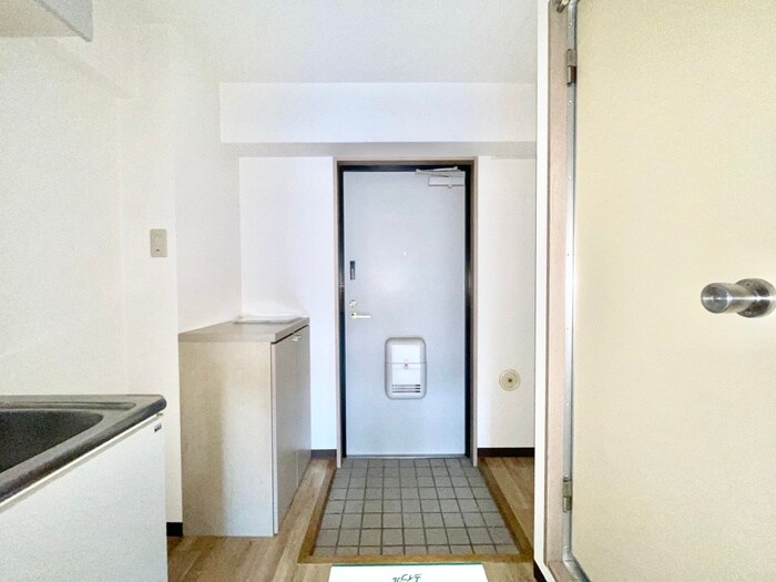 物件内観写真13　(玄関)