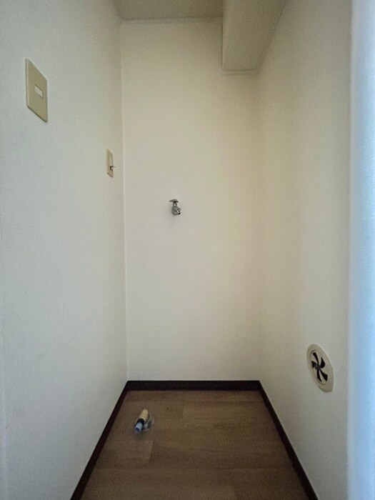 物件内観写真16　(洗濯機置場)