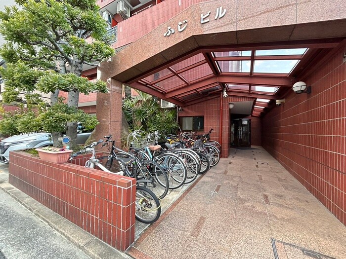 物件外観写真5　(駐輪場)