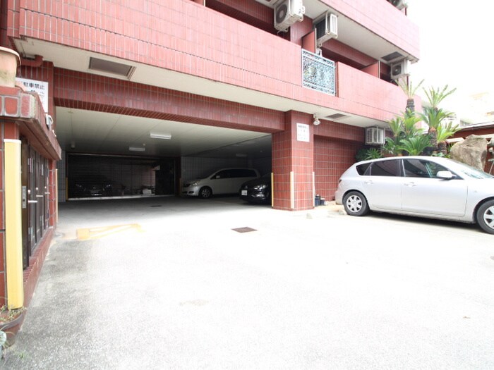 物件外観写真6　(駐車場)