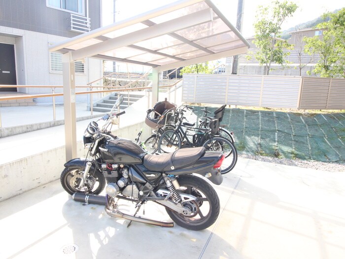 物件外観写真3　(駐輪場)