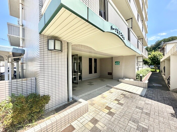 物件外観写真2　(エントランス部分)