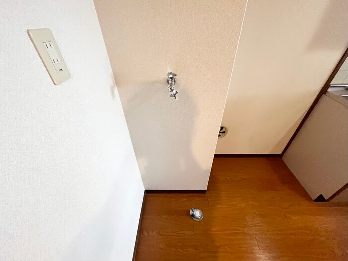 物件内観写真11　(洗濯機置場)