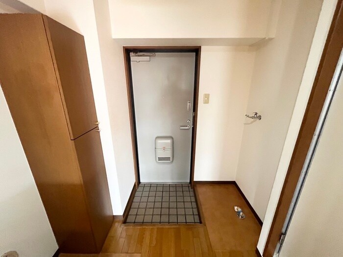 物件内観写真16　(玄関)