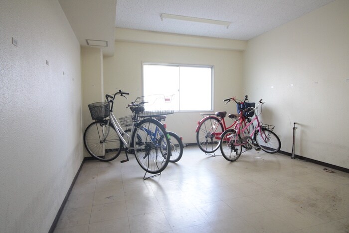 物件外観写真5　(駐輪場)