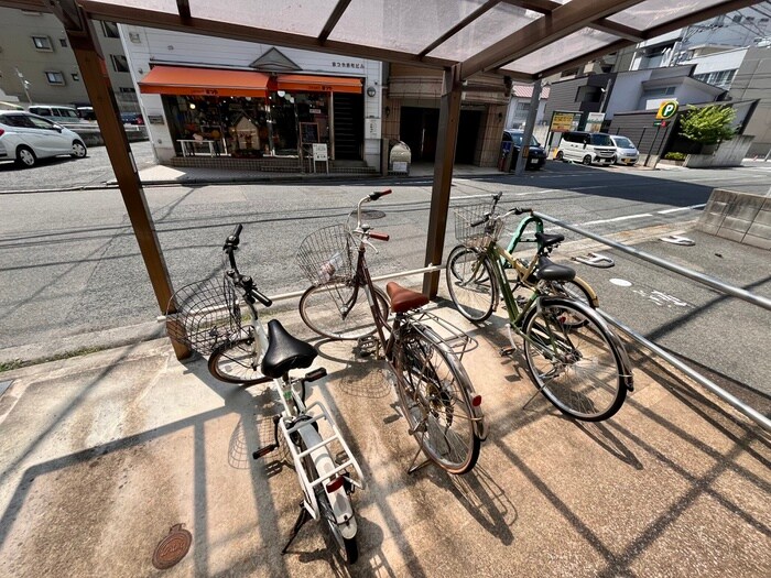 物件外観写真3　(駐輪場)