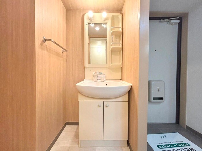 物件内観写真11　(玄関)