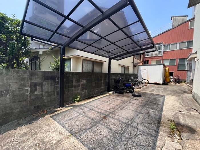 物件外観写真5　(バイク置き場)