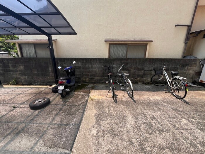物件外観写真6　(駐輪場)