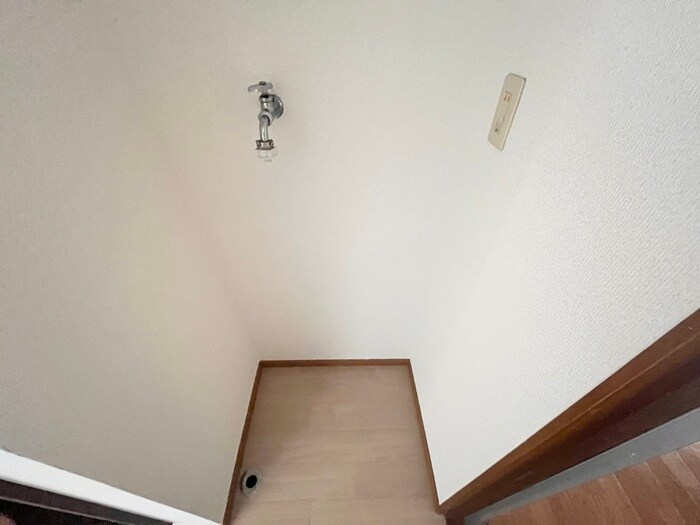 物件内観写真16　(洗濯機置場)