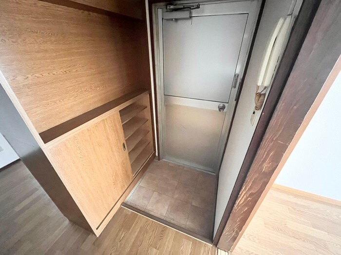 物件内観写真18　(玄関)