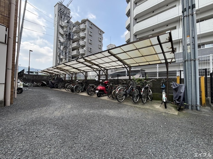 物件外観写真4　(駐輪場)
