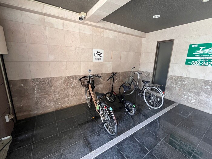 物件外観写真3　(駐輪場)