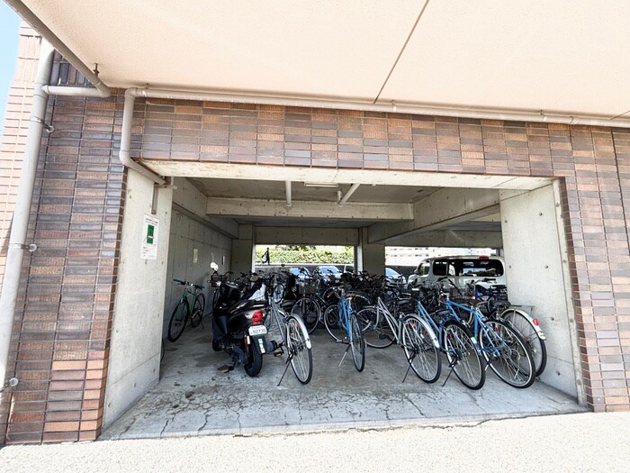 物件外観写真5　(駐輪場)